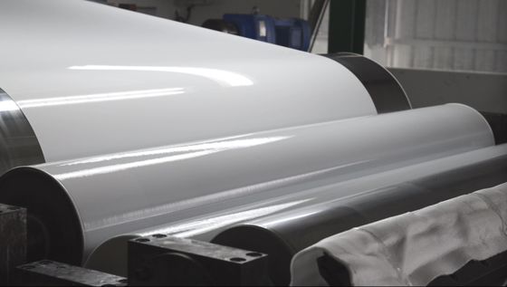 Ligação 3005 Cor Branca 0,60 mm Espessura 1250 mm Larga Cor Branca Revestimento de Alumínio Para máquinas de lavar e secar Produzindo