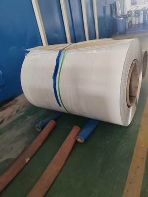 Bobina de alumínio pré-pintada de alto impacto, para cobertura de pátio, liga de 0.75mm de espessura, calibre 3105 h24 22, cor branca, com pintura pvdf