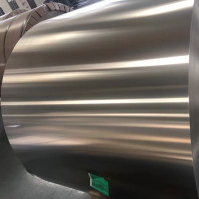 Bobina de alumínio de liga de alumínio 8011 (0,4–0,6 mm, largura personalizável, superfície anticorrosiva PE) para revestimento impermeável de telhado
