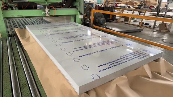 Folha de alumínio pré-pintada com acabamento superficial manchado de espessura de 0,03 polegadas para painel de decoração de interiores