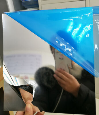 Chapa de Alumínio Liga 1085 Espessura 0.40mm Acabamento Espelhado Chapa de Alumínio Cor Dourada Usada para Painel de Decoração Residencial